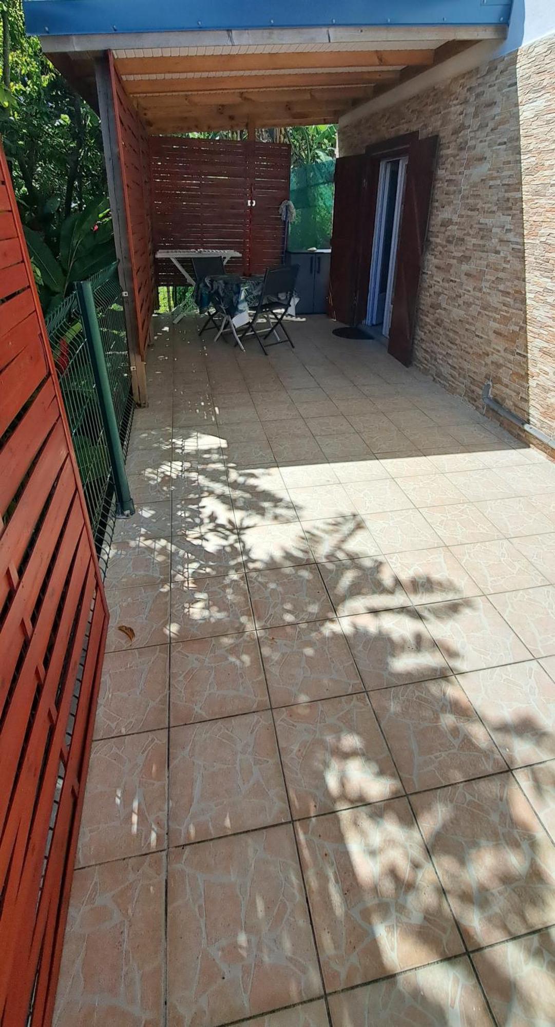 Appartement Grand T2 De Bas De Maison Conviviale Et Calme Sainte-Anne (Grande-Terre)